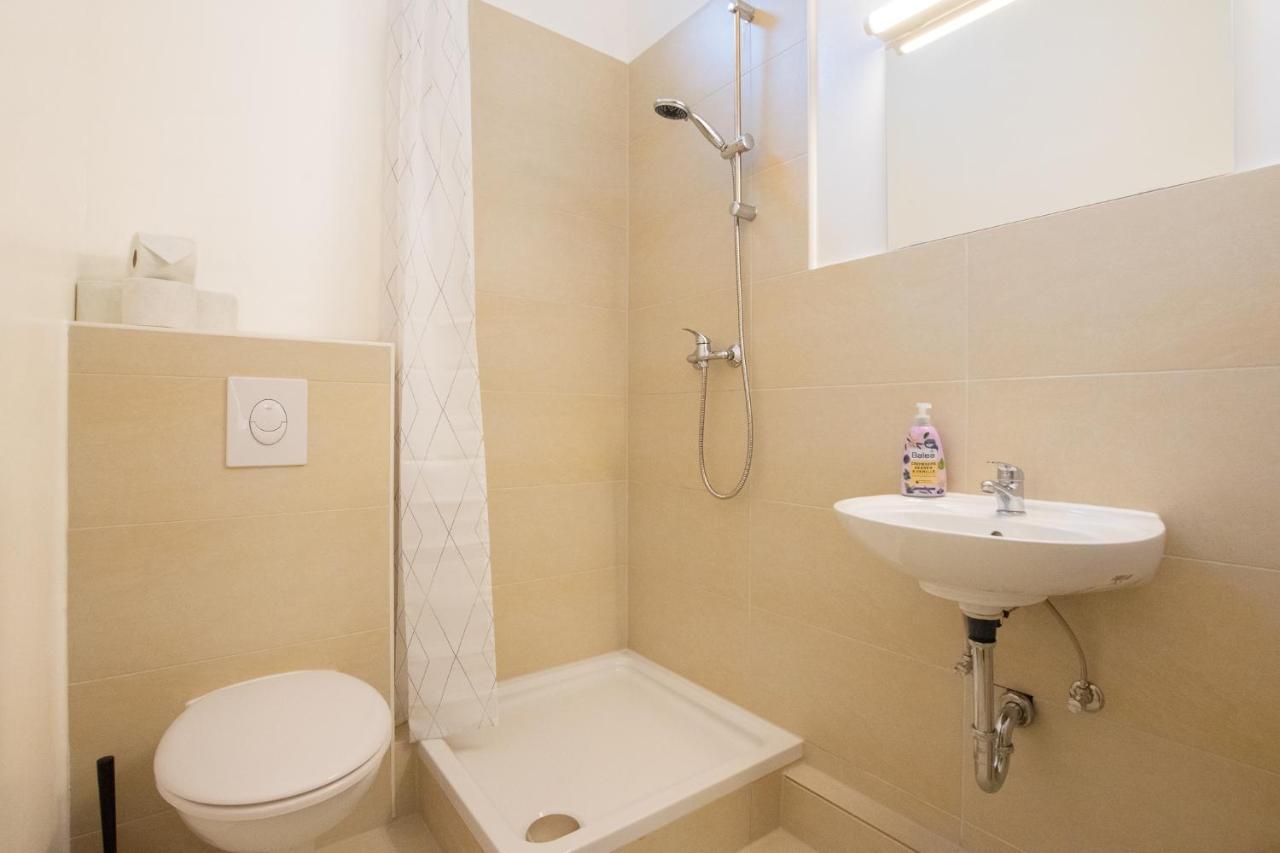 Raj Living - 1 Or 3 Room Apartments - 20 Min Messe Dus And Old Town Dus Дюссельдорф Екстер'єр фото